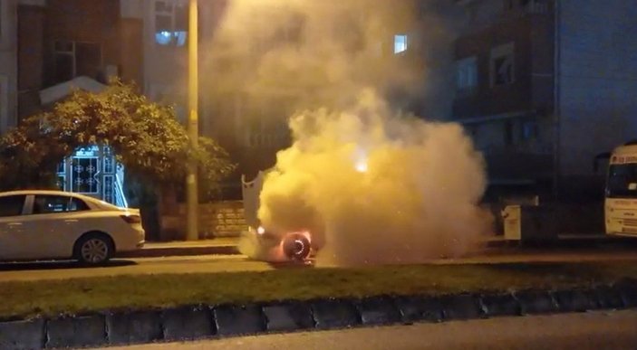 Edirne'de sürücünün çalıştırdığı otomobil alev topuna döndü