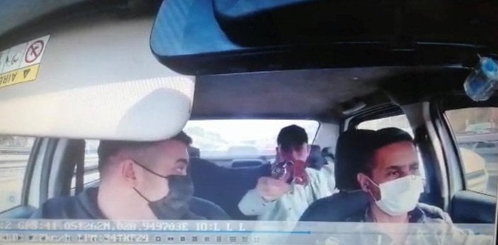 Ümraniye’de, hırsızların taksideki paylaşım anları kamerada