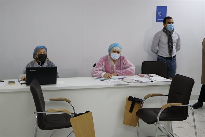 Ukrayna'da camide koronavirüs aşı merkezi açıldı