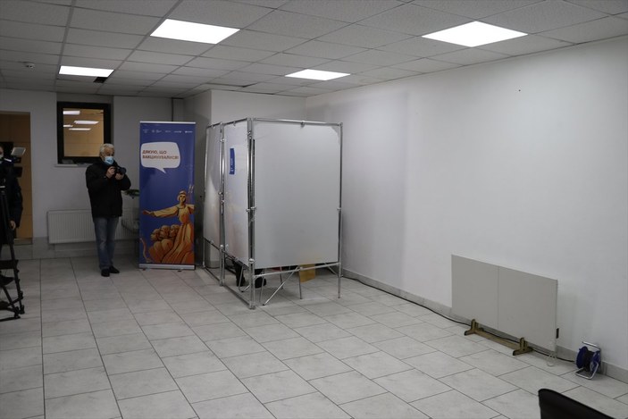 Ukrayna'da camide koronavirüs aşı merkezi açıldı