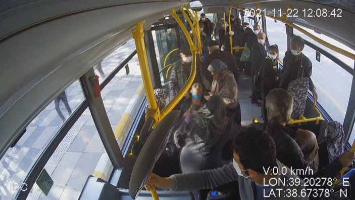 Elazığ'da otobüs şoförü, fenalaşan yolcu için güzergahını değiştirdi