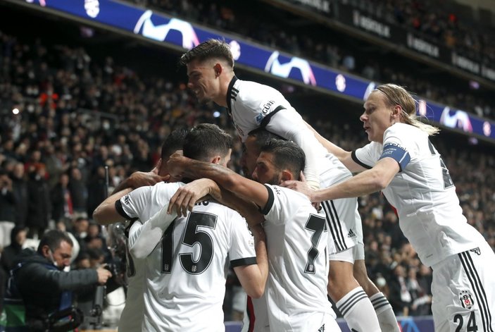 Beşiktaş, Ajax'a 2 golle mağlup oldu