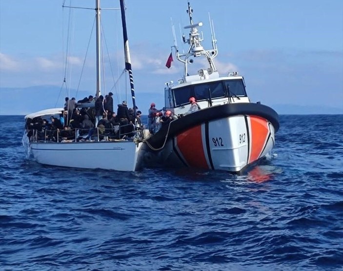 İzmir açıklarında 199 göçmen kurtarıldı