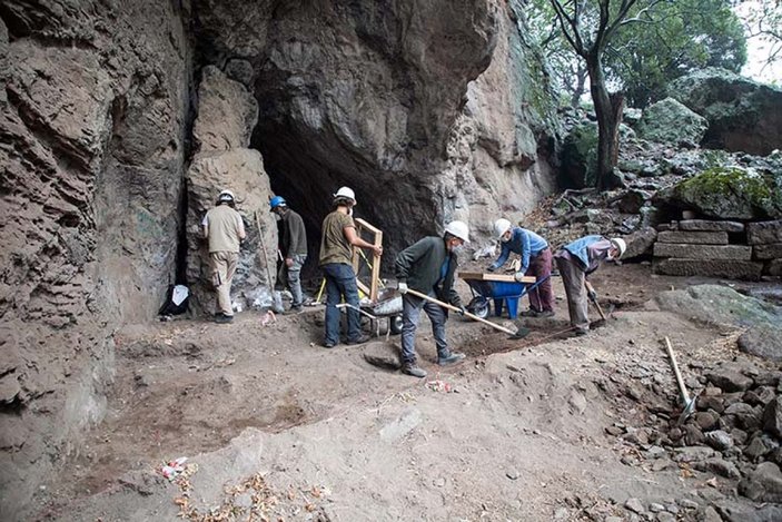 İzmir'de mağarada 14 bin yıl öncesine ait insan izleri bulundu