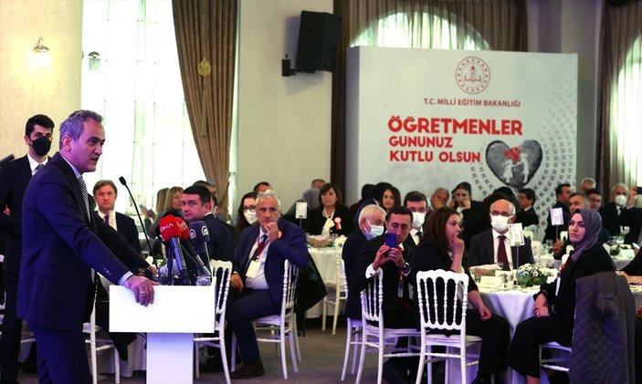 Mahmut Özer, 81 ilden öğretmenlerle buluştu