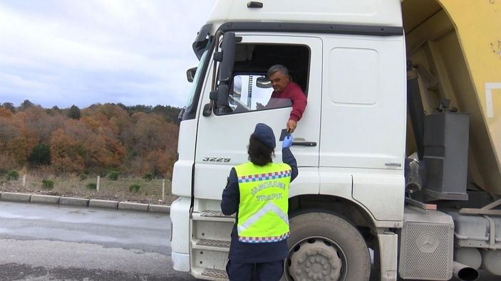 Arnavutköy’de, hafriyat kamyonlarına denetim