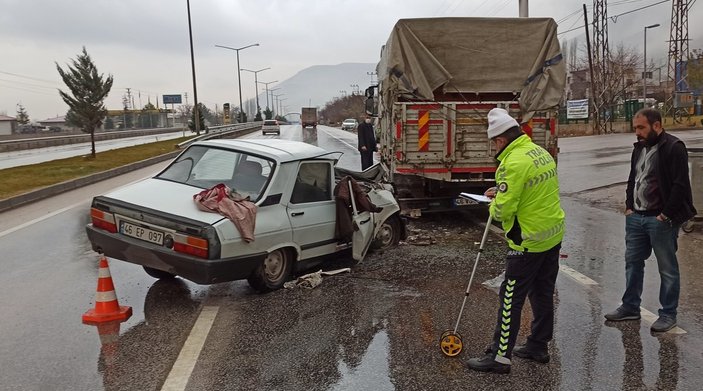 Kahramanmaraş'ta otomobil, kamyona arkadan çarptı