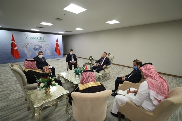 Fuat Oktay, Suudi Arabistan Ticaret Bakanı Kasabi ile görüştü