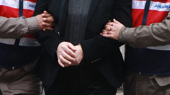 a Manisa'da ısıttığı yemek kaşığı ile yeğenine işkence yaptı