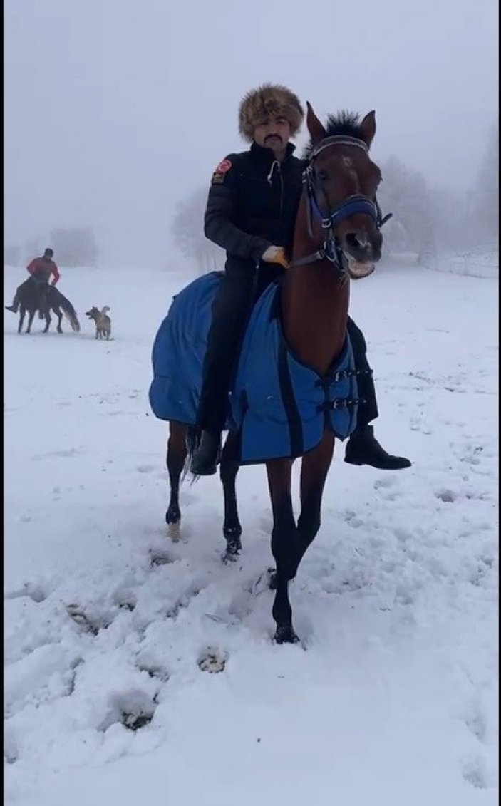 Tokat'ta karda atlı safari