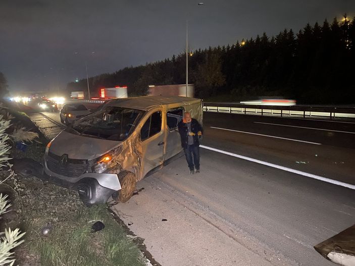 i Kocaeli'de minibüs ile yolcu otobüsü çarpıştı: 5 yaralı