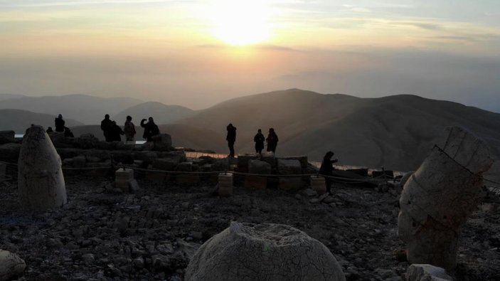 Nemrut Dağı sezonun son turistlerini ağırlıyor