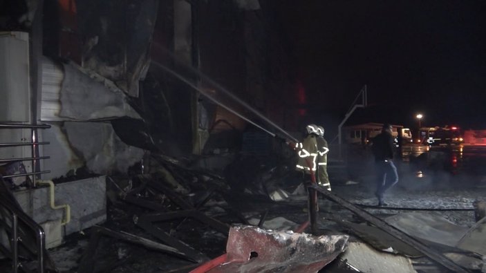 Kırıkkale'deki 500 metre büyüklüğünde olan depoda yangın çıktı