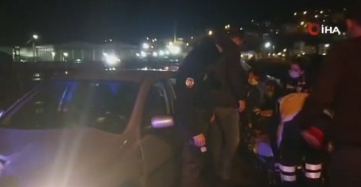 Zonguldak'ta kontrolünü kaybeden şoför refüje vurdu