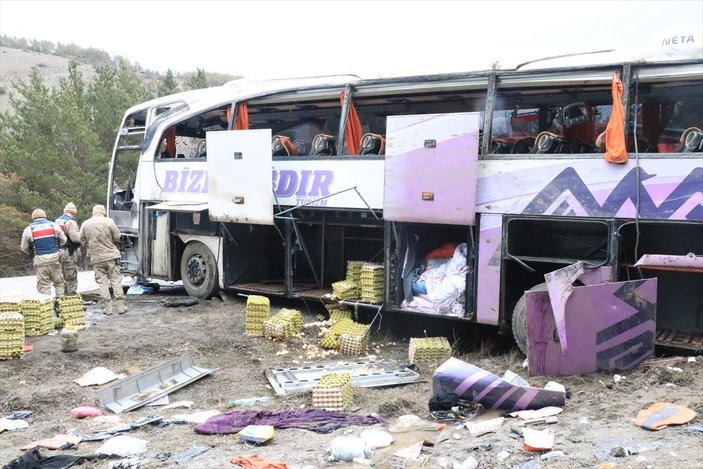 Erzincan'da yolcu otobüsü devrildi