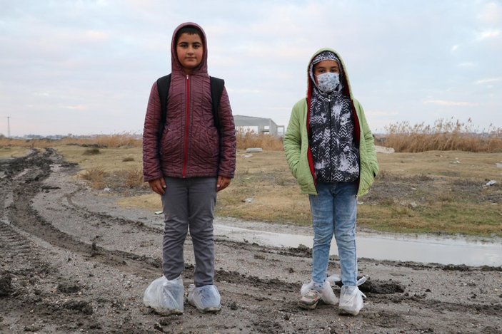 Eskişehir'deki öğrenciler 3 kilometrelik zorlukları aşıp okula gidiyor
