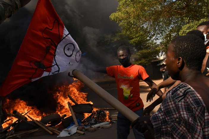 Fransa ordusuna ait konvoylar, Burkina Faso ve Nijer'de engellendi