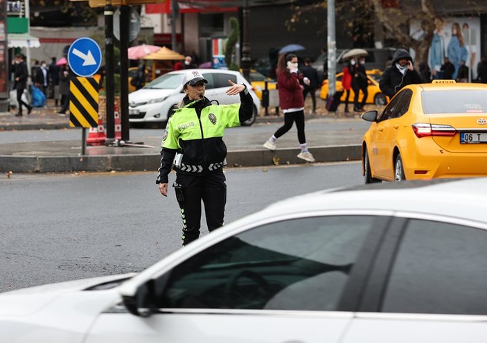 Ankara'nın kalbinde trafik güvenliği, kadın polislere emanet