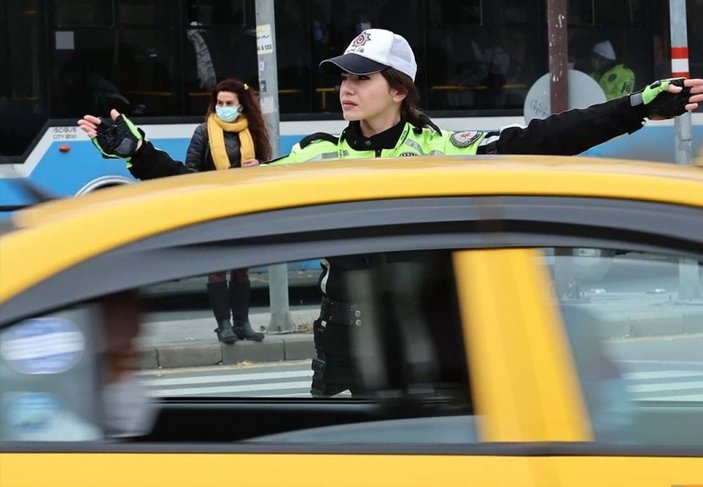 Ankara'nın kalbinde trafik güvenliği, kadın polislere emanet