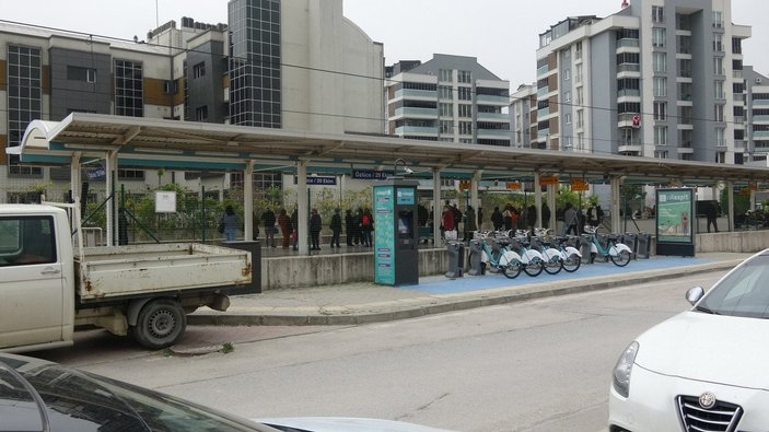 Bursa’da fırtına, metro seferlerini durdurdu