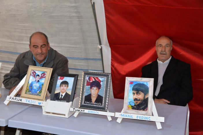 d Evlat nöbetini sürdüren aileler: Ön kapı Meclis, arka kapı Kandil kapısı