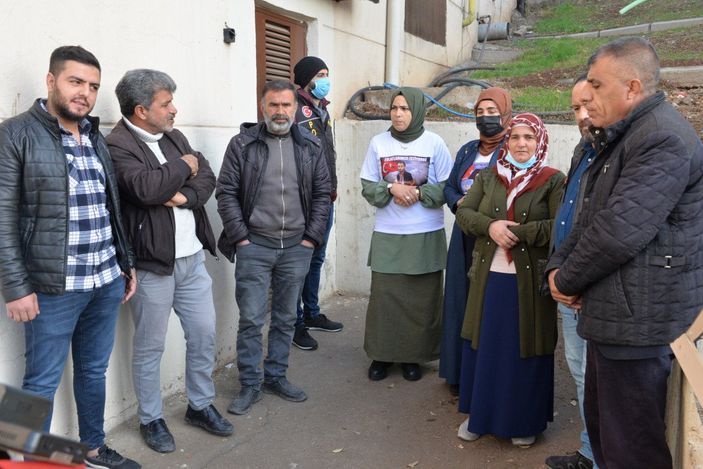 d Evlat nöbetini sürdüren aileler: Ön kapı Meclis, arka kapı Kandil kapısı