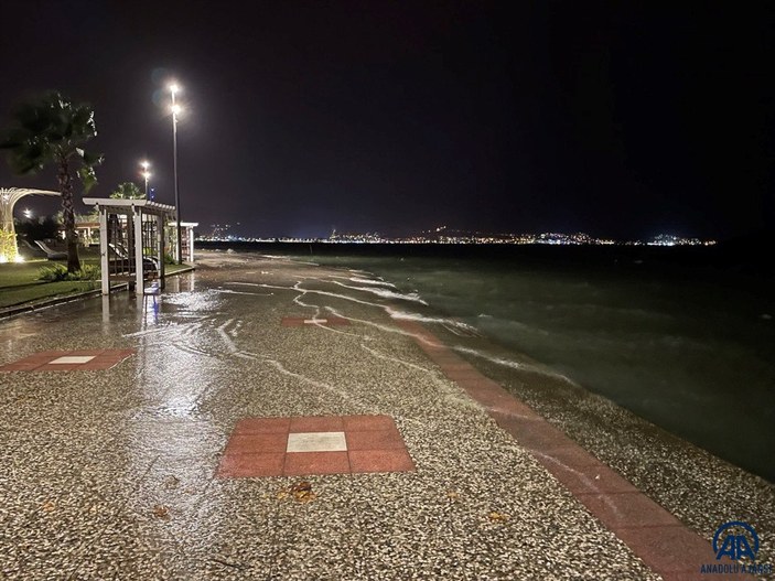 Fethiye’de fırtına nedeniyle deniz taştı