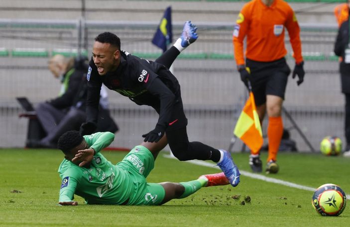 PSG'de Neymar en az 6 hafta yok