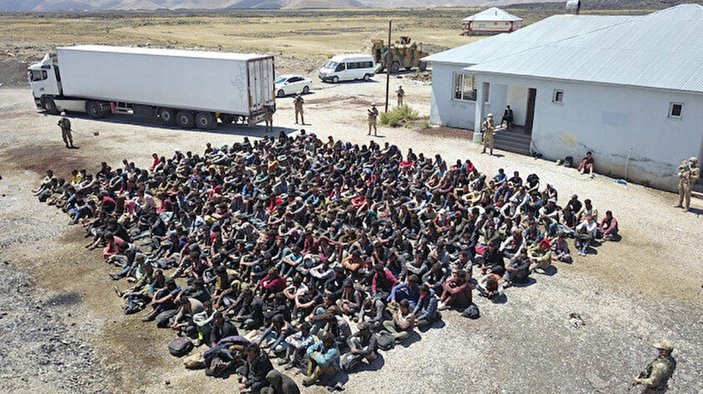 Van'da göçmen kaçakçılığı yapan 18 kişi hakkında işlem yapıldı