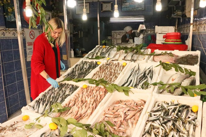 Samsun'da balıkçılık yaparak geçimini sağlayan ikili ilgi odağı oldu
