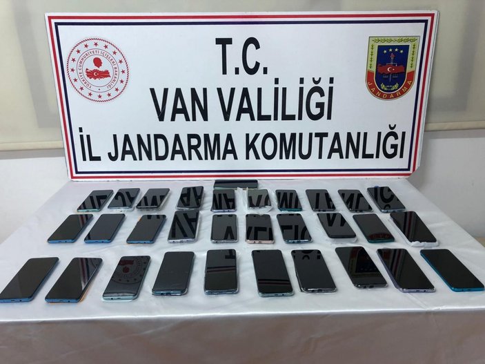 Van'da 31 adet kaçak cep telefonu ele geçirildi