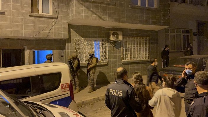 İzmir'de eşini ve çocuklarını rehin alan kişi yakalandı