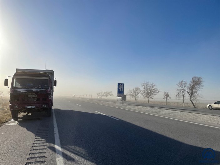 Konya'da kamyon, otomobile çarptı: 2 ölü, 1 yaralı