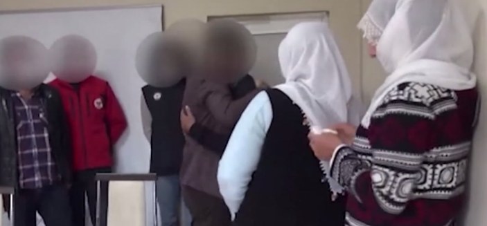 Şırnak'ta  teslim olan terörist, ailesiyle buluşturuldu