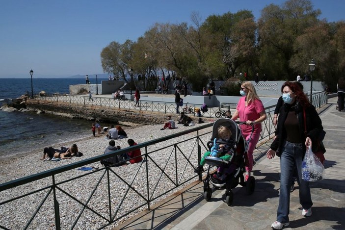 Yunanistan'da aşı olmayan 60 yaş üstüne para cezası uygulanacak