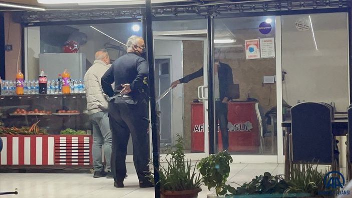 Antalya'da döner bıçağıyla kendini restorana kilitledi, savcıyı ayağına istedi