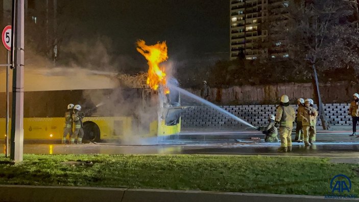 Başakşehir'de park halindeki İETT otobüsünde yangın