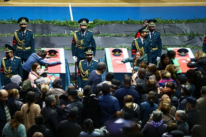 Helikopter kazasında şehit olan Azerbaycanlı askerler için tören düzenlendi