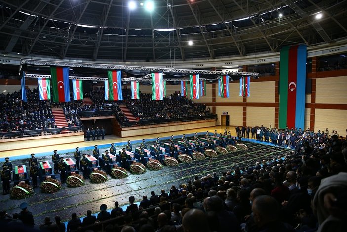 Helikopter kazasında şehit olan Azerbaycanlı askerler için tören düzenlendi