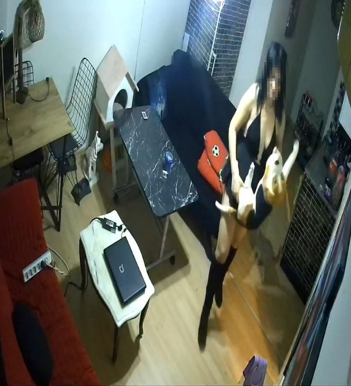 Antalya'da çilingirle girdikleri evi soyan kadın hırsızlar