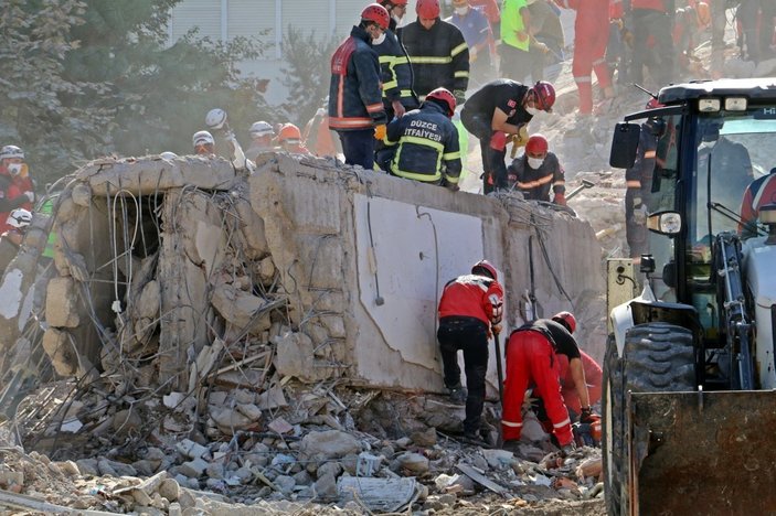 İzmir’deki depremde 11 kişiye mezar olan apartmanın müteahhidi savunma yaptı