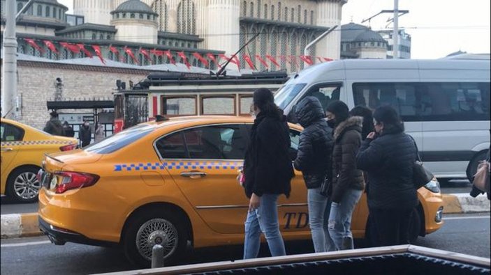 İstanbul’da etkili olan lodosta taksiciler müşterileri almadı