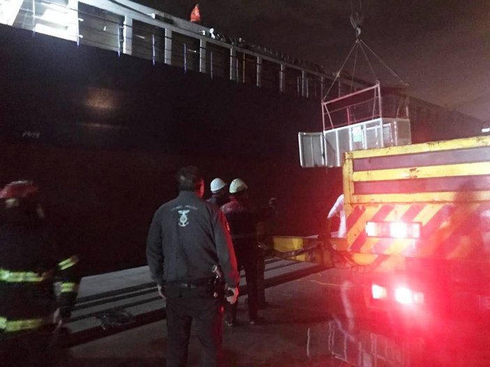 Yalova'da su almaya başlayan gemiden 21 personel tahliye edildi