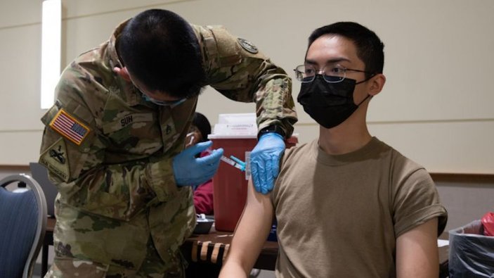 ABD ordusunda 10 binlerce asker, koronavirüs aşısına direniyor