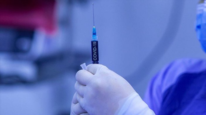 Pfizer CEO'su: Her yıl korona aşısı yaptırmak gerekebilir