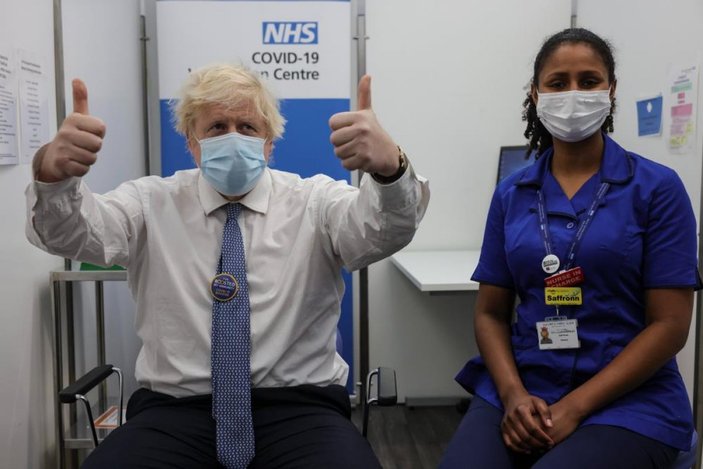 İngiltere Başbakanı Boris Johnson 3'üncü doz aşısını oldu