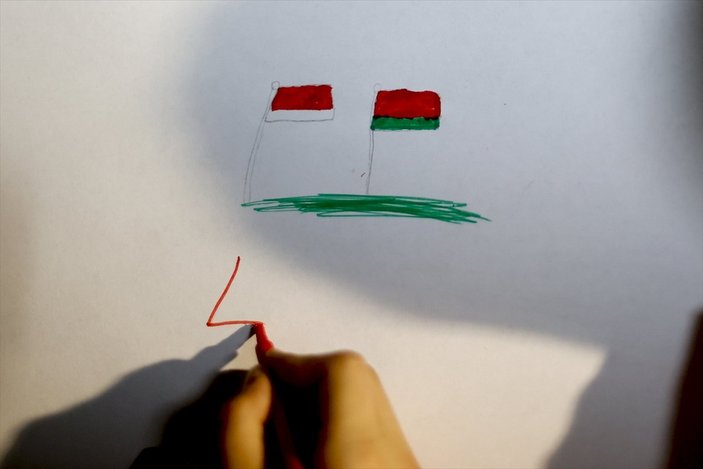 Belarus-Polonya sınırındaki göçmen çocuklar için boya festivali