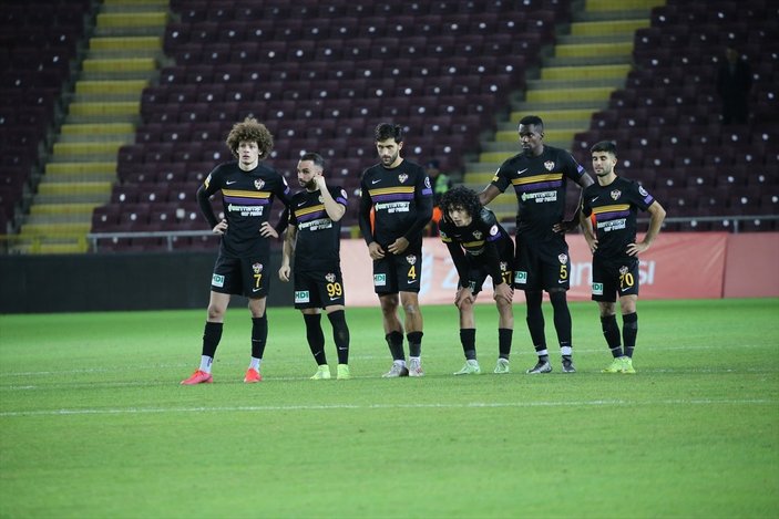Hatayspor - Eyüpspor maçında kaleye geçen Diouf'tan penaltı golü