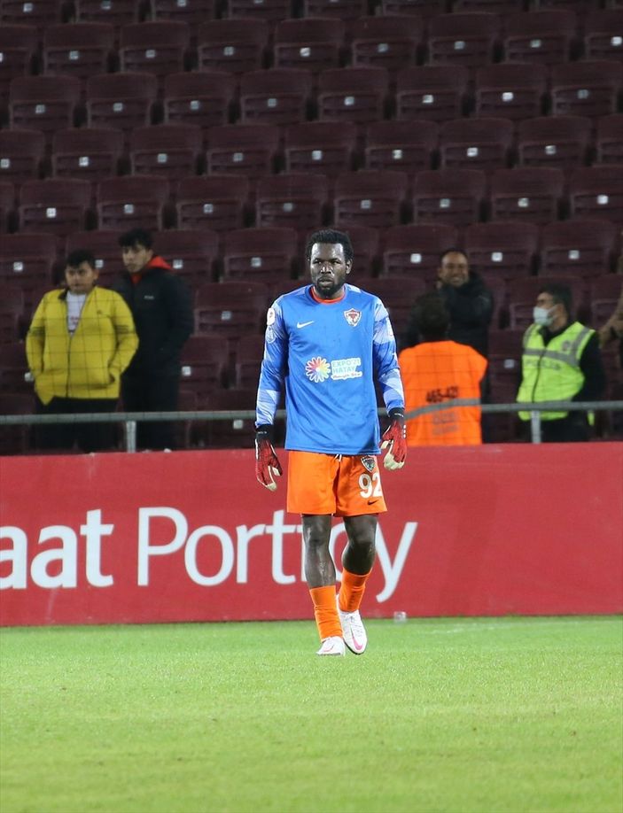 Hatayspor - Eyüpspor maçında kaleye geçen Diouf'tan penaltı golü