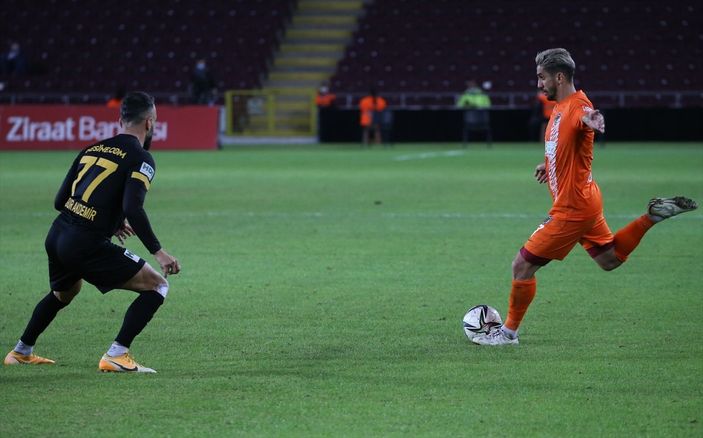 Hatayspor - Eyüpspor maçında kaleye geçen Diouf'tan penaltı golü